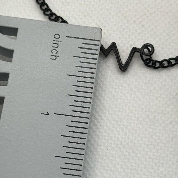 Brand New!! Heartbeat/EKG with heart rhythm bracelet - Picture 4 of 4